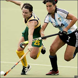 Melanie Twitt of Australia fights for the ball with Alejandra Laura Gulla of Argentina during their match at the Four Nations Trophy in the Netherlands