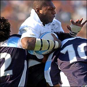 Fiji's Aisea Tuilevu is tackled by Argentina's Juan Fernandez Miranda, right, and Martin Gaitan 