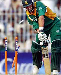 Jacques Kallis is bowled