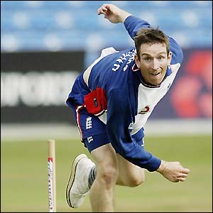 England's James Kirtley prepares for the fourth Test