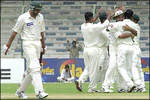 Pakistan batsman Inzaman-ul-Haq leaves the field as the Bangladeshi players celebrate his wicket