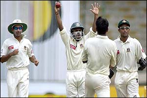 Rajin Saleh celebrates catching Pakistan's Shabbir Ahmed