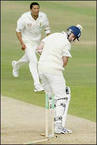 Makhaya Ntini dismisses Martin Bicknell