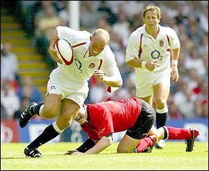 England fly-half Alex King goes on a run