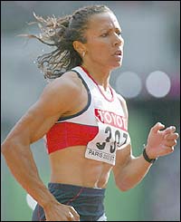 Great Britain's Kelly Holmes runs in the 800m