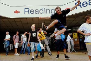 Festival goers arrive at Reading railway station