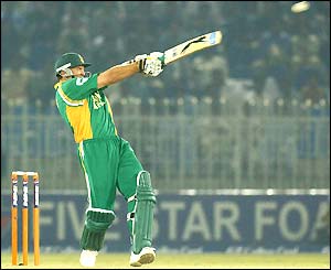South Africa's Jaques Kallis heaves the ball to the boundary as he makes an unbeaten 58 in a series-levelling victory over Pakistan in Rawalpindi
