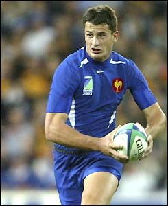 Yannick Jauzion runs away with the ball