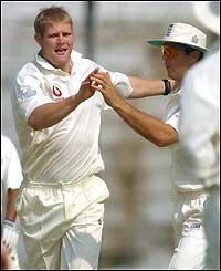 Matthew Hoggard sees off the Bangladesh tail end
