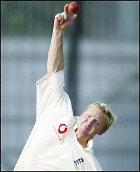 Gareth Batty bowls for England 