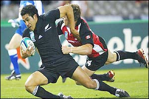 Mils Muliaina goes over for another try