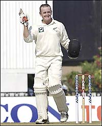 Scott Styris notches up a century