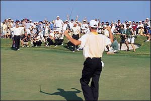 GB&I's Marc Warren sinks the winning putt in 2001.