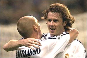 Steve McManaman celebrates with Real Madrid team-mate Estaban Cambiasso