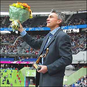 Jonathan Edwards waves to the crowd after receiving his lifetime achievement award