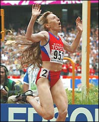 Russia's Tatyana Tomashova produces a late burst to surprisingly win the women's 1500m 