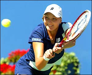 Russia's 19th seed Nadia Petrova in action against Lindsay Davenport 