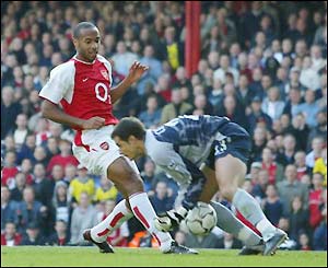 Thierry Henry pounces on a Cudicini fumble to score