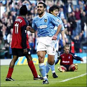 Claudio Reyna scores Man City's sixth