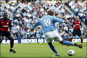 Nicolas Anelka puts Man City 4-1 up