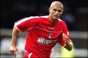 Charlton Athletic defender Paul Konchesky agrees a one-month loan deal with Tottenham 