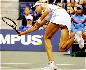 Dinara Safina returns a shot to Henin-Hardenne