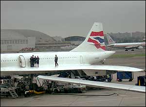 Crew on Concorde wing at JFK, New York, August 2003, by Clem Evans