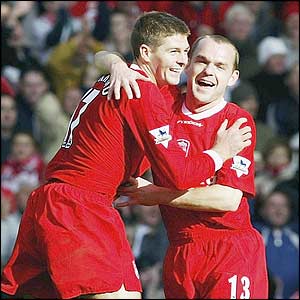 Steven Gerrard and Danny Murphy celebrate Murphy's goal 