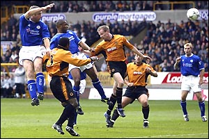 Les Ferdinand scores Leicester's first goal