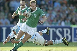 Denis Hickie escapes a tackle from Rimas Alvarez in a rare second half attack