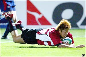 Toru Kurihara scores Japan's opening try