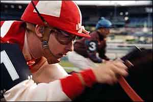 Tobey Maguire plays Seabicuit's jockey Red Pollard