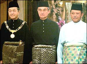 Mahathir Mohamad, left, with Abdullah Badawi, centre, and King Syed Sirajuddin Syed Putra Jamalullail