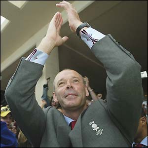 Clive Woodward applauds the England fans at the team hotel