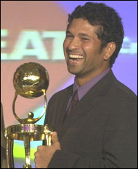 Tendulkar receives an award in Bombay