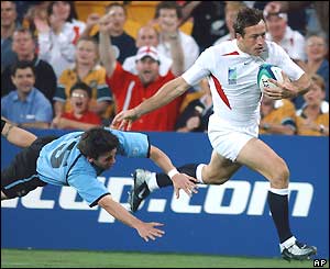 Dan Luger scores for England