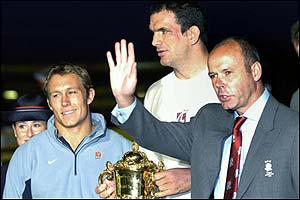 Jonny Wilkinson (l), Martin Johnson (c), Clive Woodward (r)