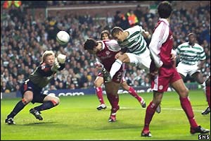 Oliver Kahn saves for Bayern Munich from Henrik Larsson's header