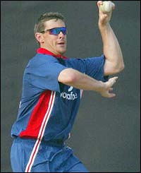 Ashley Giles bowls 