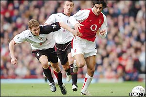Fulham's Moritz Volz chases down Arsenal's Robert Pires