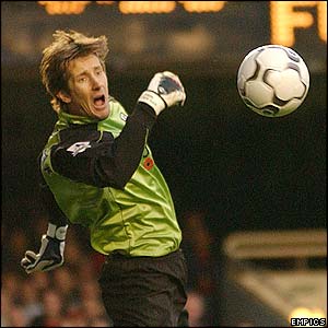 Fulham keeper Edwin van der Sar pulls off another save
