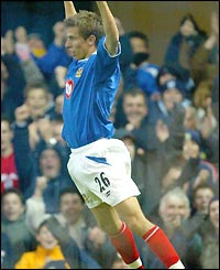 O'Neil scores two in a 6-1 Portsmouth win