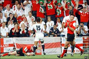 Stephen Jones touches down for Wales