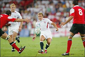 Jonny Wilkinson kicks at goal
