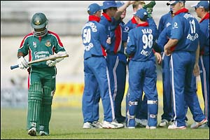 Anderson gets the wicket of Moniruzzaman