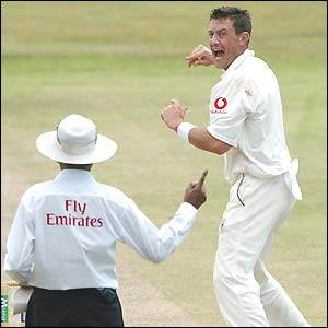 Srivinas Venkataraghavan puts up his finger as Ashley Giles celebrates taking a wicket