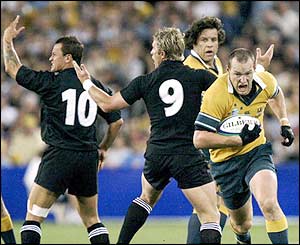 Stirling Mortlock breaks clear to score a try