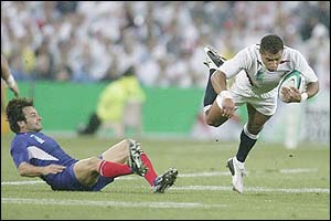 Christophe Dominici trips Jason Robinson