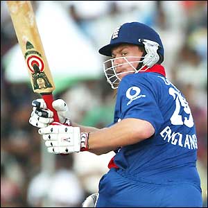 Ashley Giles plays a sweep shot