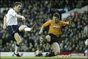 Robbie Keane gives Spurs a 1-0 lead